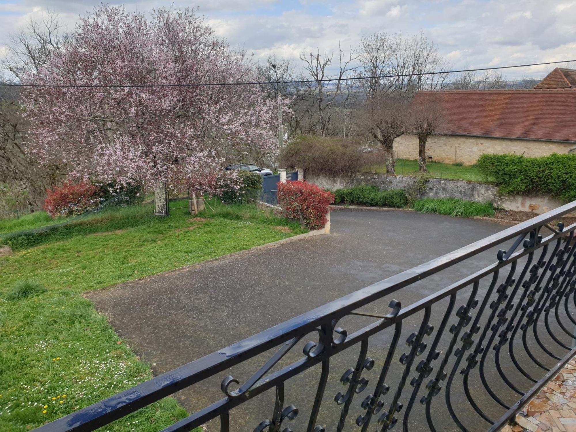 Chambre Au Calme Avec Cuisine Equipee Sur Demande En Supplement Bed & Breakfast Figeac Exterior photo